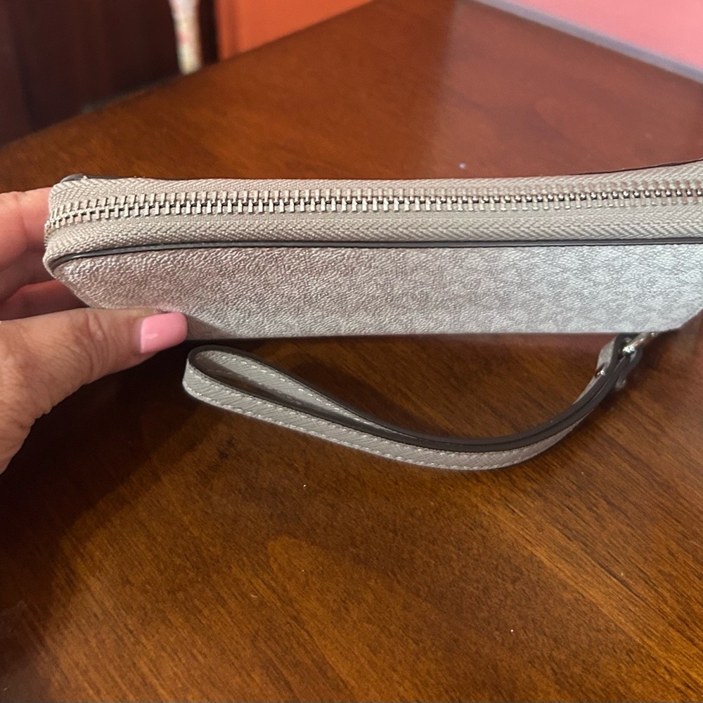 Michael Kors White and Gray Signature Wristlet Wallet - Picture 3 of 4